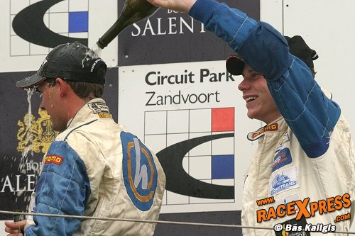 Champagne voor het KTG Racing-duo